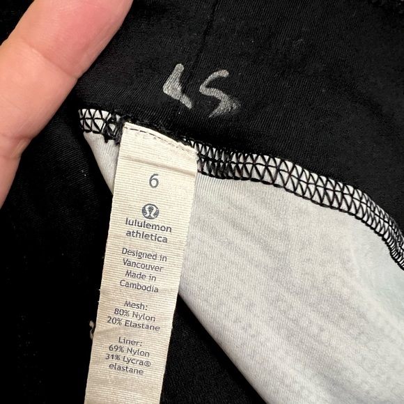 Lululemon 🍋 City Sky Run By Short Black Dottie Tribe Size 6 - Picture 10 of 12